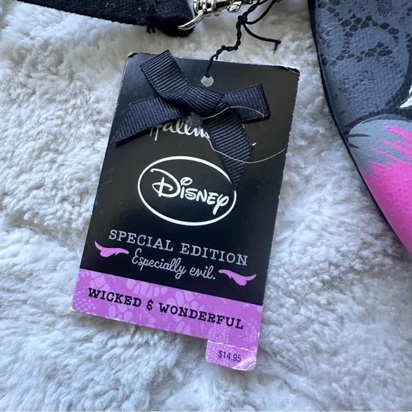 Hallmark X Disney | Darling Looking Good Is Better Than Being Good Makeup Case - Picture 7 of 10